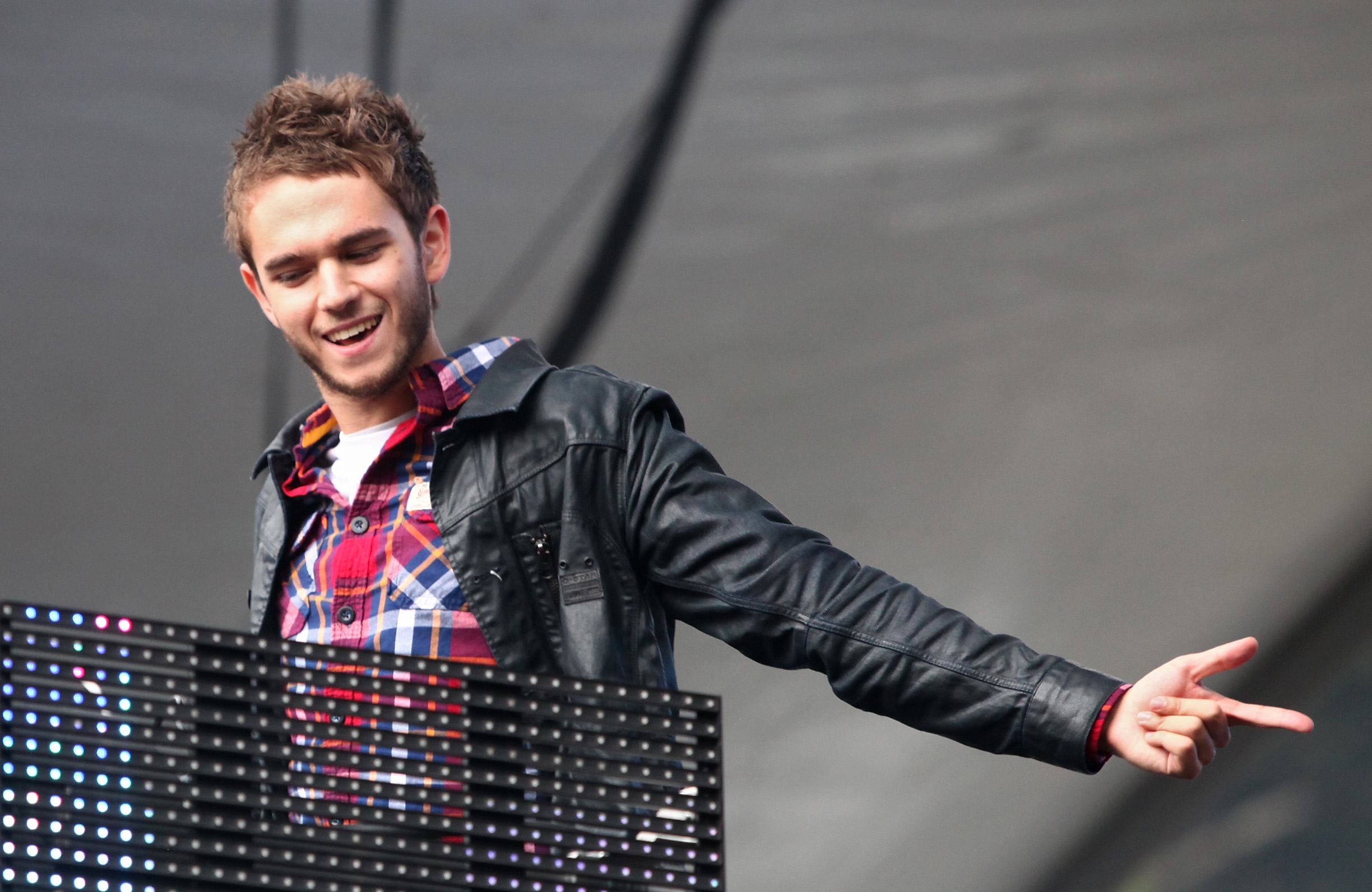 Download Latest Hd Wallpapers Of Music Zedd Performing