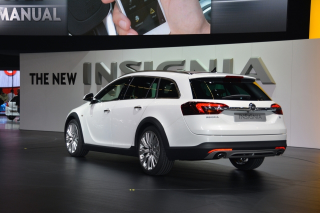 HD WallPapers from Collection - 2014 Opel Insignia Country Tourer