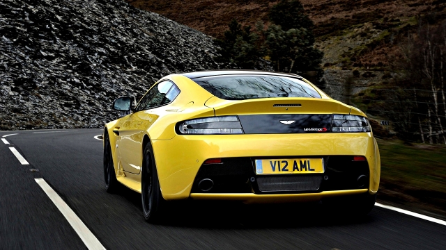 HD WallPapers from Collection - Aston Martin V12 Vantage Wallpapers