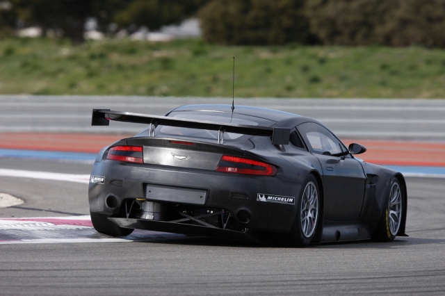 HD WallPapers from Collection - Aston Martin Vantage Gt2