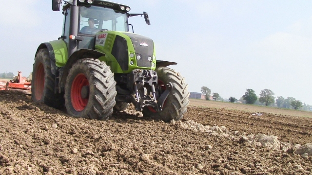 HD WallPapers from Collection - Claas Axion Tractor