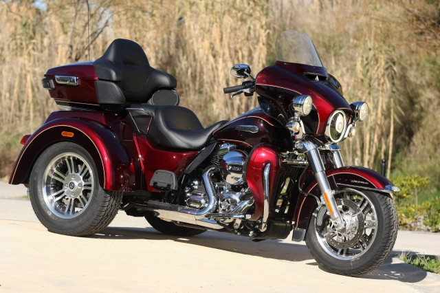 HD WallPapers from Collection - Harley Davidson Tri Glide Ultra
